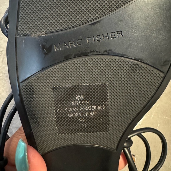 Black Sandals! - Picture 2 of 3